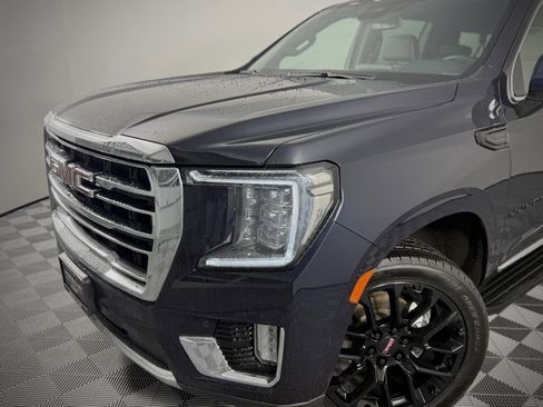 Used 2023 GMC Yukon XL SLT w/ SLT Premium Package image 11