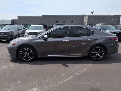 Used 2019 Toyota Camry SE FWD image 8