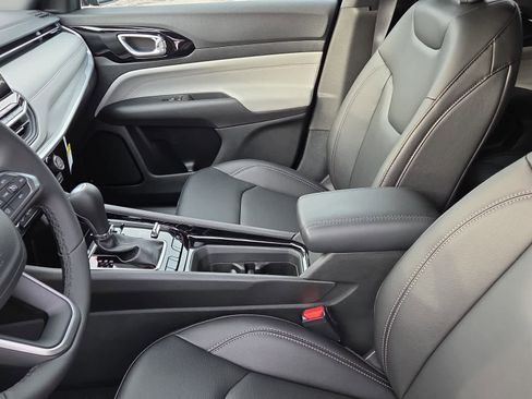 New 2026 Jeep Compass Limited image 18