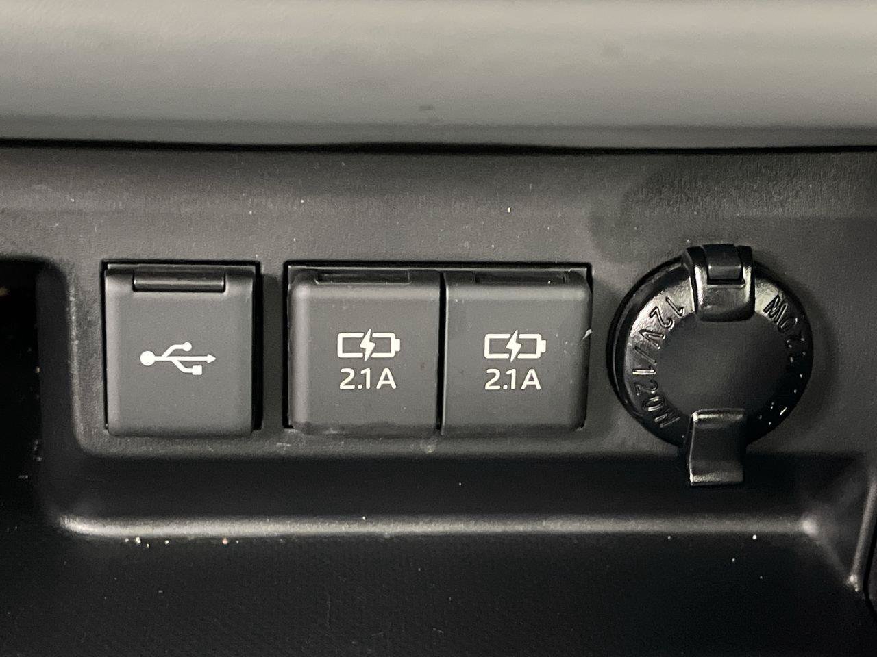 Used 2021 Toyota Highlander XLE AWD/4WD image 24