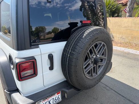 Used 2025 Jeep Wrangler Unlimited Sport AWD/4WD image 9