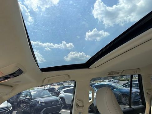 Used 2023 Lexus GX 460 Premium w/ Accessory Package AWD/4WD image 6