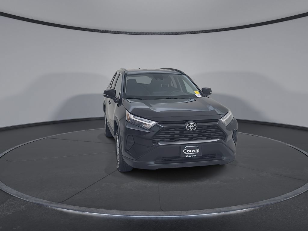 Used 2025 Toyota RAV4 XLE AWD/4WD image 5