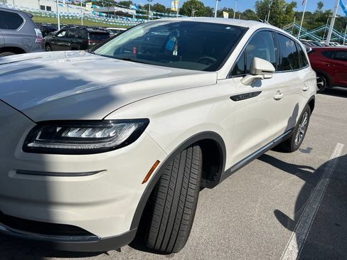 Used 2022 Lincoln Nautilus AWD w/ Premium Package image 3