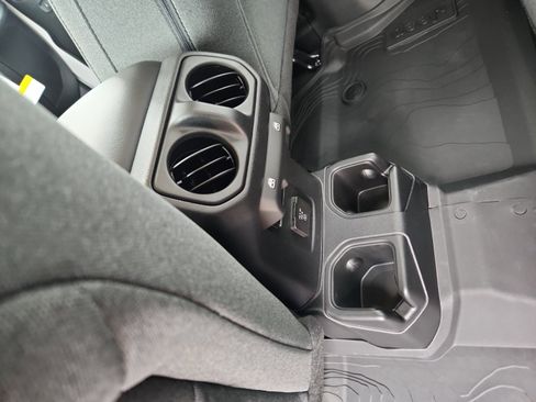 New 2025 Jeep Gladiator Willys image 33