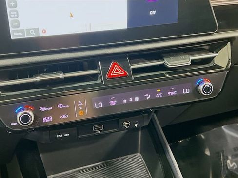 Certified 2023 Kia Niro EX image 16
