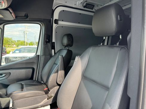 Used 2024 Mercedes-Benz Sprinter 2500 image 10