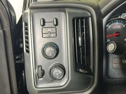 Used 2018 Chevrolet Silverado 1500 LT w/ All Star Edition AWD/4WD image 19