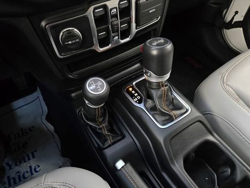 Used 2022 Jeep Wrangler Unlimited Sahara image 28