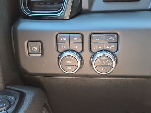 Used 2024 GMC Sierra 2500 AT4 w/ AT4 Premium Plus Package AWD/4WD image 20