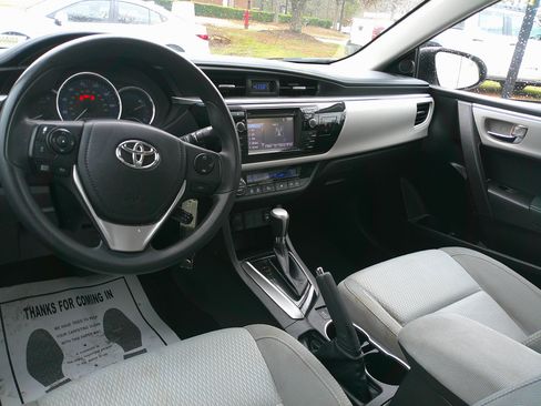 Used 2016 Toyota Corolla LE image 31