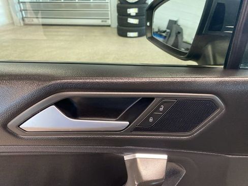Used 2021 Volkswagen Tiguan SE AWD/4WD image 30