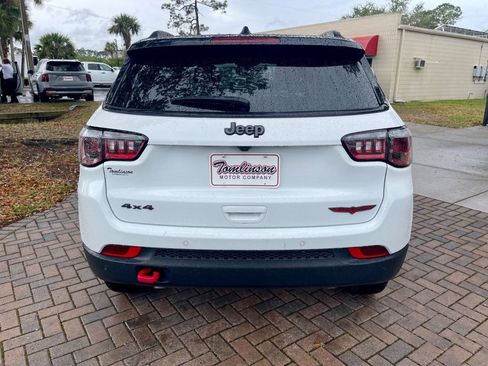 Used 2025 Jeep Compass Trailhawk image 4