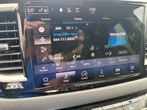 Used 2023 Chrysler Pacifica Touring-L FWD image 23