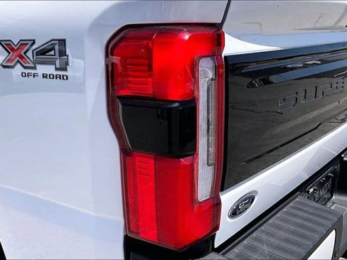 Used 2025 Ford F250 Platinum w/ FX4 Off-Road Package AWD/4WD image 30