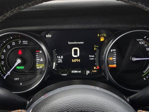 Used 2022 Jeep Wrangler Unlimited Sahara image 27