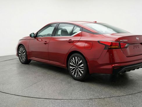 Used 2025 Nissan Altima 2.5 SV image 6