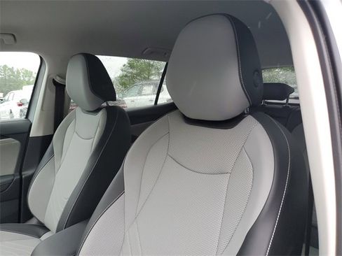 New 2025 Volkswagen Tiguan SE image 17