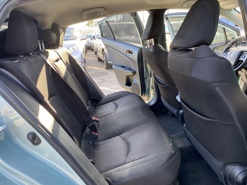 Used 2021 Toyota Prius LE image 17