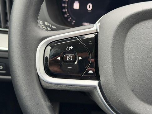 Certified 2025 Volvo XC60 B5 Plus w/ Climate Package AWD/4WD image 18