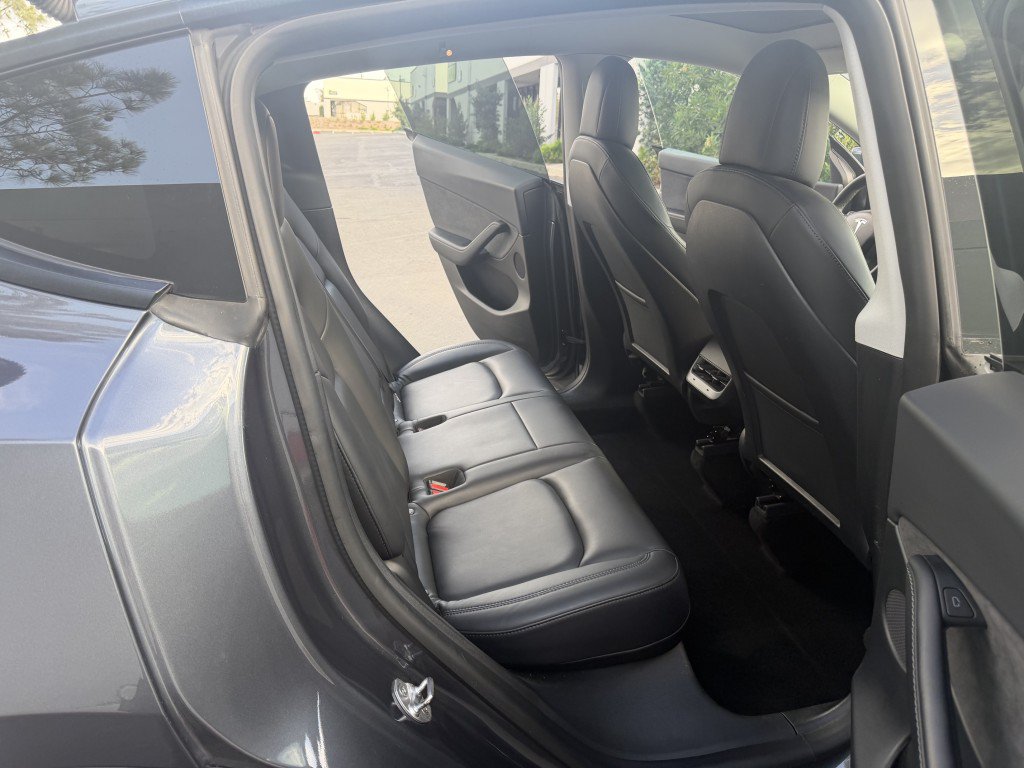 Used 2021 Tesla Model Y Long Range AWD/4WD image 14