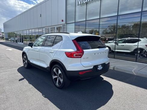 Certified 2025 Volvo XC40 B5 Plus AWD/4WD image 3