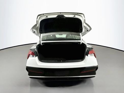 Used 2025 Hyundai Elantra SEL FWD image 35