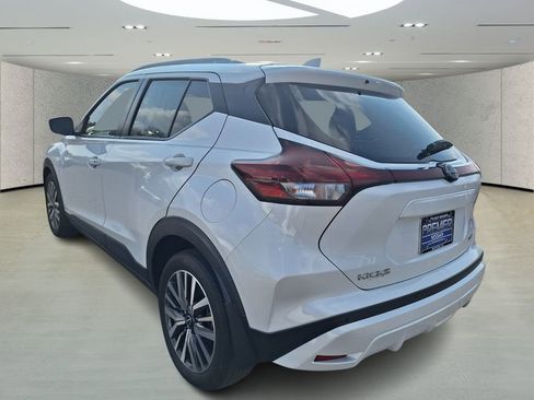 Used 2023 Nissan Kicks SV image 3