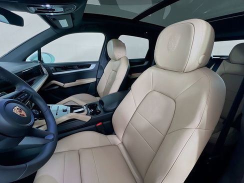 New 2026 Porsche Cayenne Base image 5
