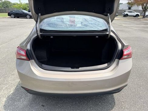 Used 2022 Chevrolet Malibu LT FWD image 12