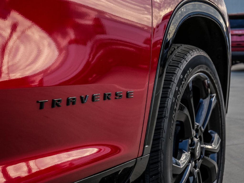 New 2027 Chevrolet Traverse RS w/ LPO, Floor Liner Package FWD image 10