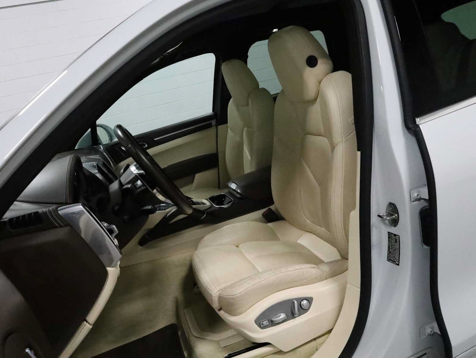 Used 2015 Porsche Cayenne S AWD/4WD image 1
