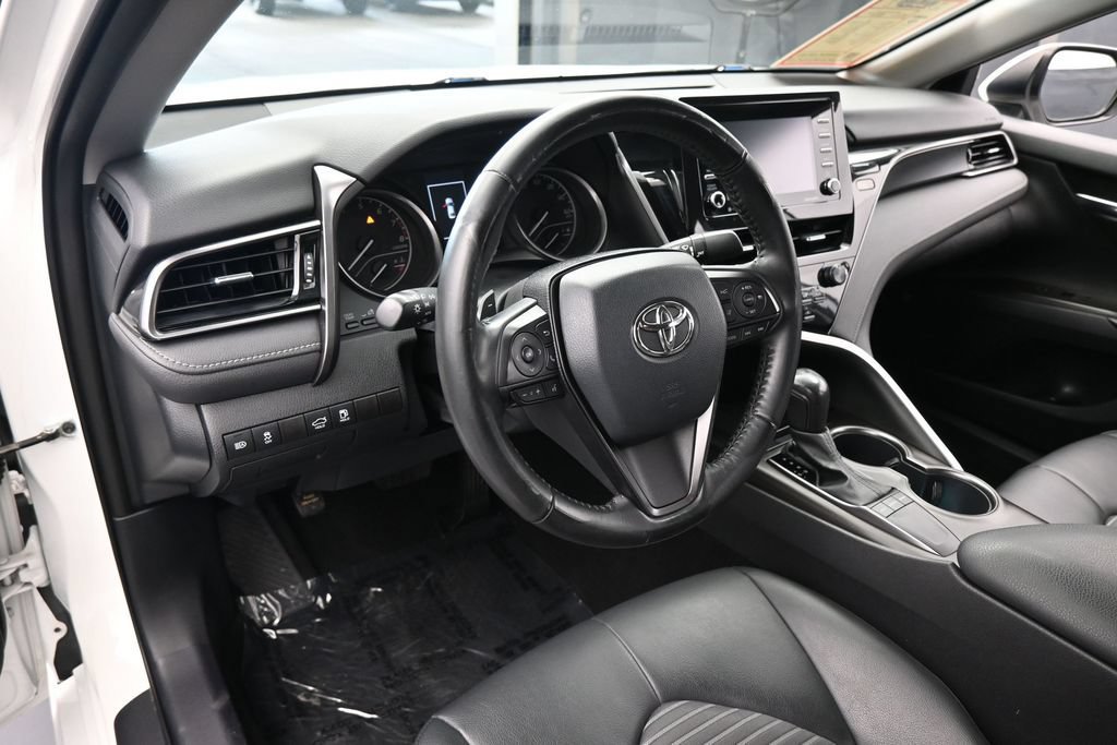 Used 2022 Toyota Camry SE w/ Convenience Package FWD image 11