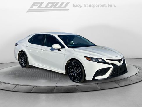 Used 2023 Toyota Camry SE image 1