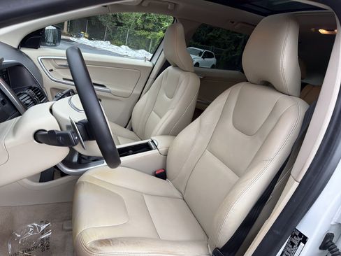 Used 2015 Volvo XC60 T6 Platinum FWD image 16