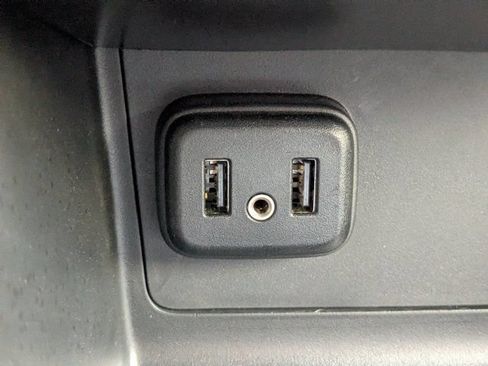 Used 2022 Chevrolet Colorado LT RWD image 26