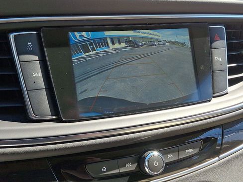 Used 2019 Buick Enclave Essence image 19
