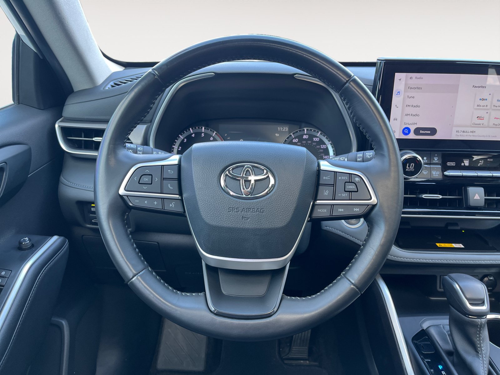 Used 2024 Toyota Highlander XLE FWD image 14