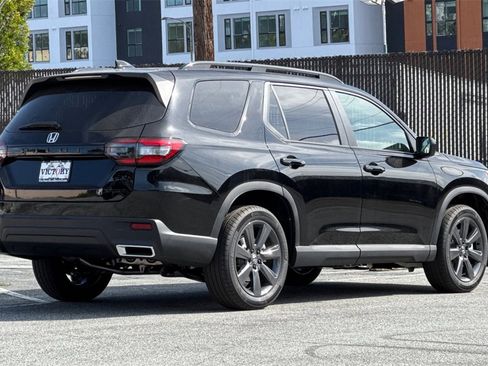 New 2025 Honda Pilot Sport image 4