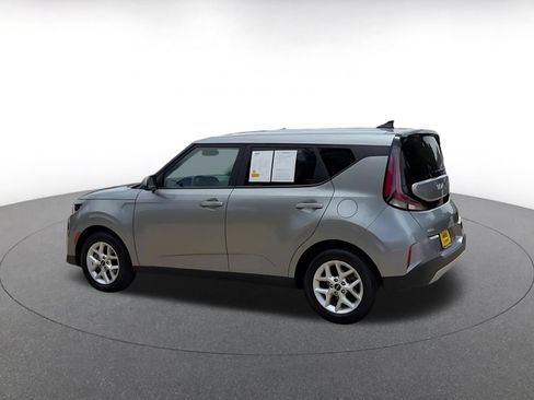 Used 2025 Kia Soul LX w/ LX Technology Package FWD image 9