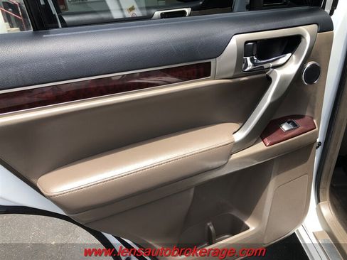 Used 2017 Lexus GX 460 Luxury w/ Preferred Accessory Package AWD/4WD image 18