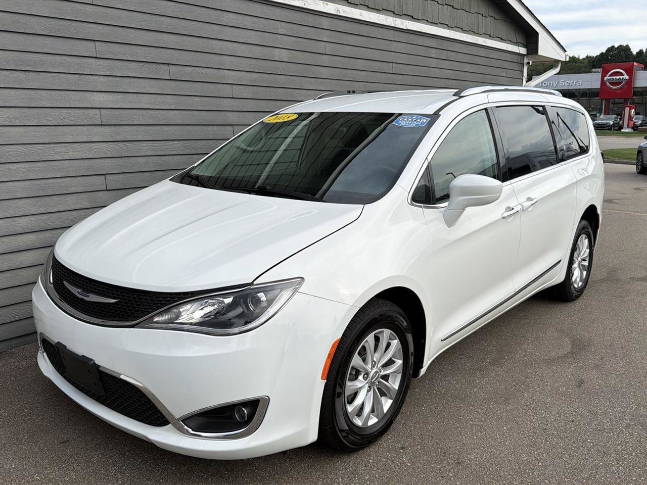 Used 2018 Chrysler Pacifica Touring-L FWD image 8