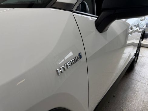 Used 2020 Toyota RAV4 LE image 3