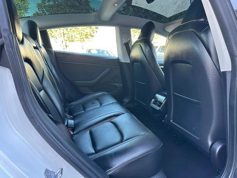Used 2022 Tesla Model 3 Long Range AWD/4WD image 23