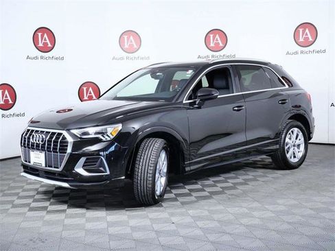 Used 2024 Audi Q3 2.0T Premium w/ Convenience Package image 4