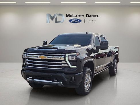 Used 2024 Chevrolet Silverado 2500 High Country w/ High Country Premium Package AWD/4WD image 2