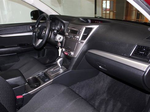 Used 2010 Subaru Legacy 2.5i Premium image 21