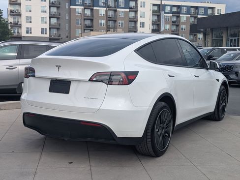 Used 2023 Tesla Model Y Long Range AWD/4WD image 3