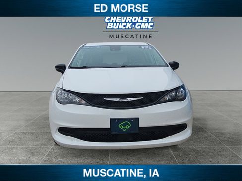 Used 2024 Chrysler Voyager LX image 8