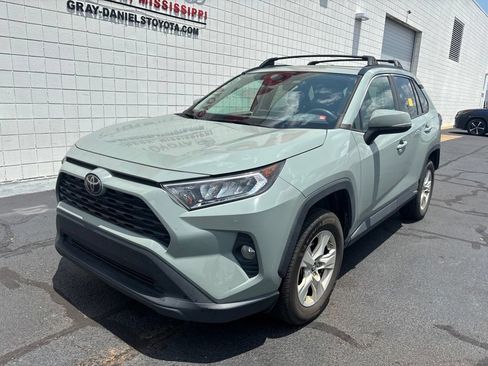 Used 2019 Toyota RAV4 XLE w/ Convenience Package FWD image 1